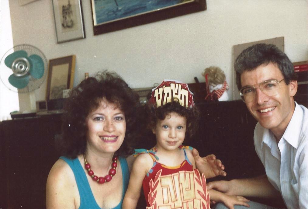 שנה טובה לשנת תשמ"ט עם צילום של צלילה, חיים ולבי